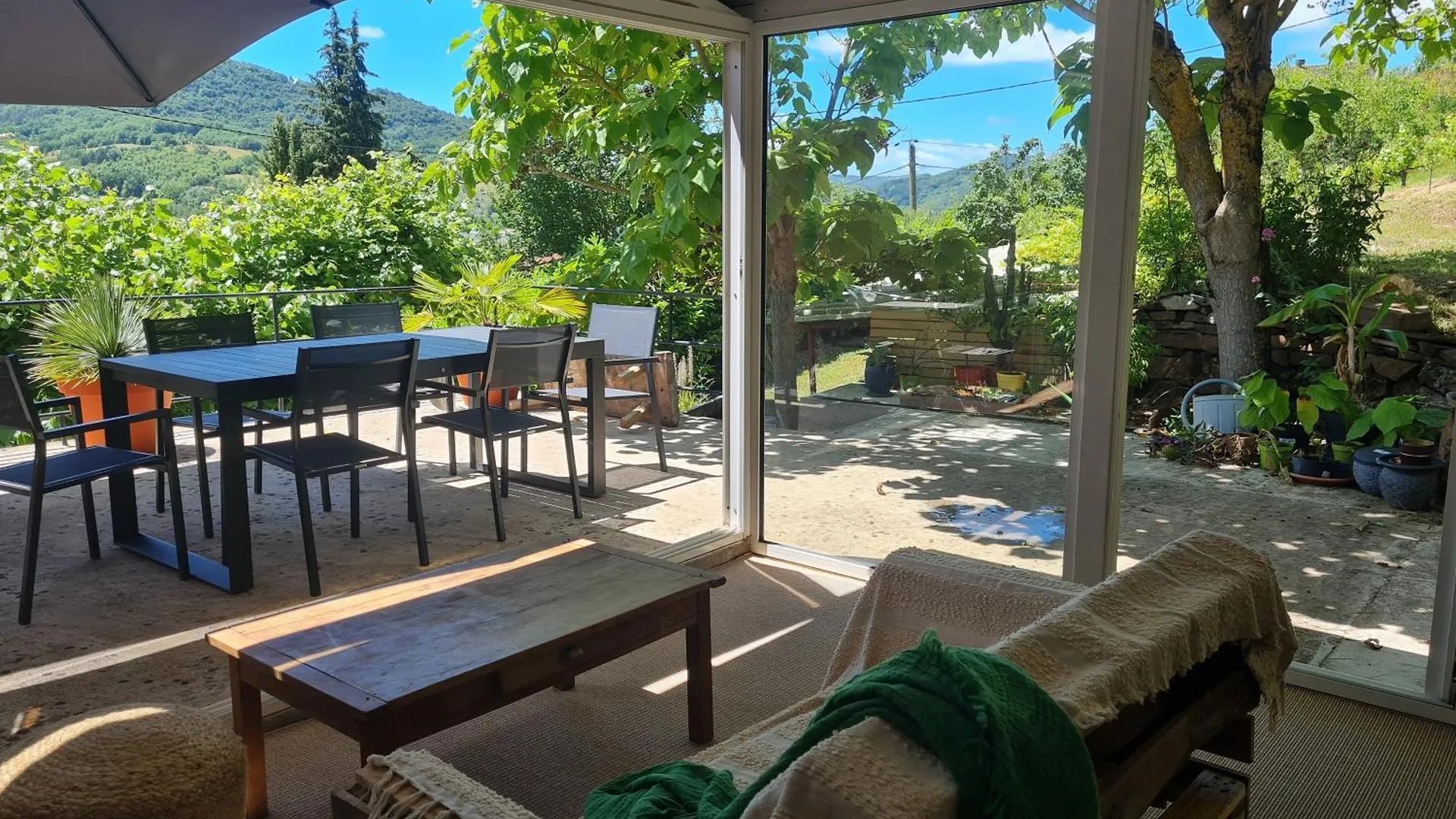 L'Oustal Roja Bed & Breakfast Saint-Affrique 0*,  France